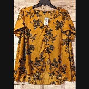 NWT Torrid Gold and Black Rose Top Silky Tie Front Beautiful